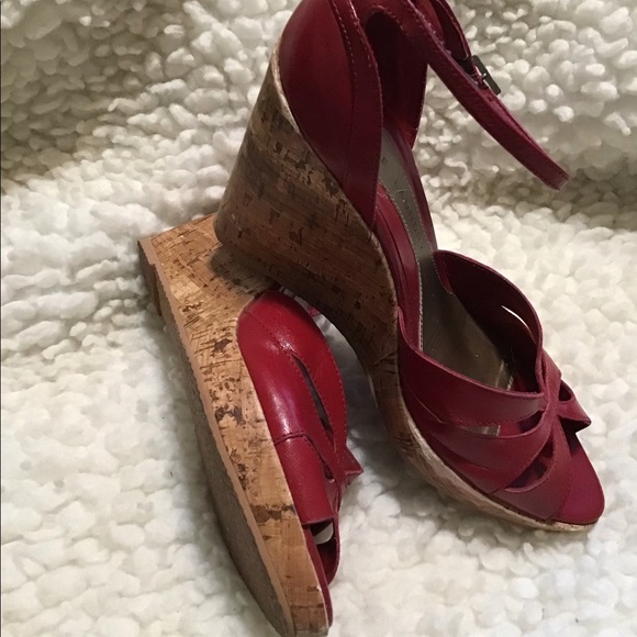 Chinese Laundry wedge sandals - Picture 2 of 11